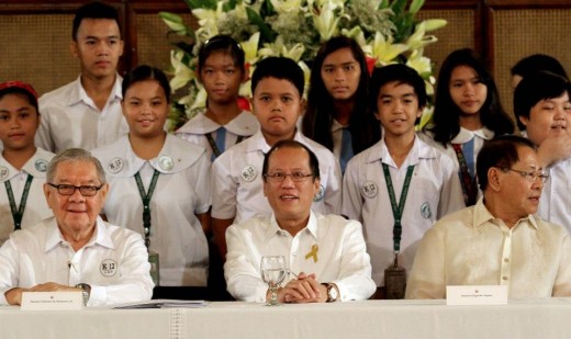 President Benigno S. Aquino III shares the stage with the students from the Center for Excellence (CENTEX) Elementary School for a group photo souvenir during the ceremonial signing of the Enhanced Basic Education Act of 2013. Also in the photo are House Speaker Feliciano Belmonte, Jr. and Senator Edgardo Angara. (Photo by: Rey Baniquet / Malacañang Photo Bureau / PCOO)