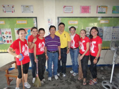 From L-R: RSM Director Patricia Feria, Board Chairman Lizzie Zobel, COO Clarissa Isabelle Delgado, San Diego Elementary School Principal Antonio Abletes, DepEd Undersecretary for Regional Operations Lino Rivera, Teach for the Philippines CEO Margarita Delgado, Cross-function Associate Gloria Curry and Teach for the Philippines-Brigada Eskwela Project Manager Jem Monedo.