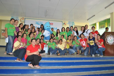 Teachers Danny, Dom, Ivy, Myrtle and Leah with the faculty and staff of Kamuning Elementary School.