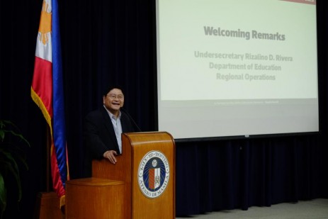 DepEd Undersecretary Lino Rivera speaks to the 2013 Cohort.