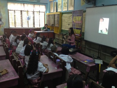 ANC and Studio 23 host Tina Marasigan reads "Ang Batang Ayaw Maligo" to a classroom of students at Pasong Tamo Elementary School.