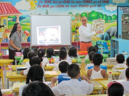 Tito Boy Abunda tells Ms. M's class about his hometown of Borongan, Eastern Samar.